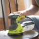Ryobi 300W 125mm excenter csiszoló szett 5db papír, táska ROS300