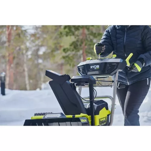 RYOBI 36 V hómaró 56 cm, 2x 5.0Ah akkumulátorral és töltővel RY36STX56A-250