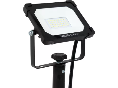 YATO 2 × 1900 lm Elektromos dupla lapos LED reflektor állvánnyal – 2 × 20W, IP65, kültéri munkához